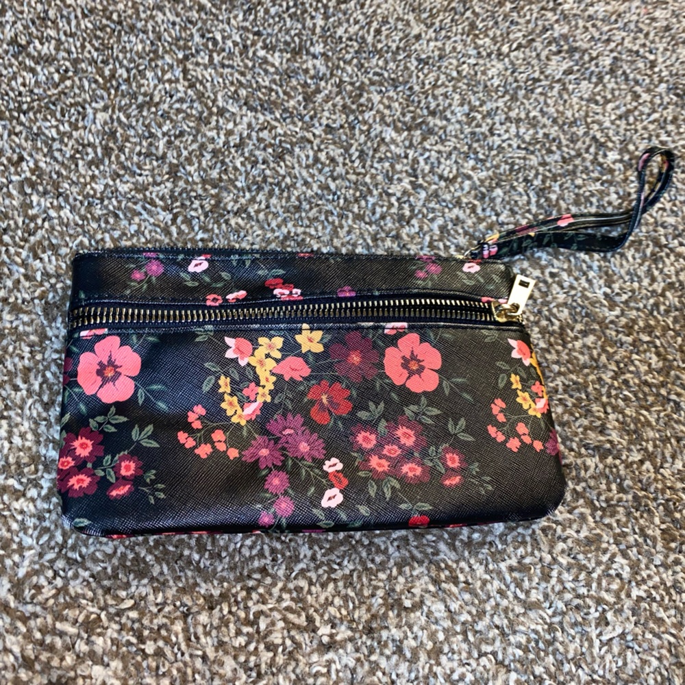 Floral wristlet clutch